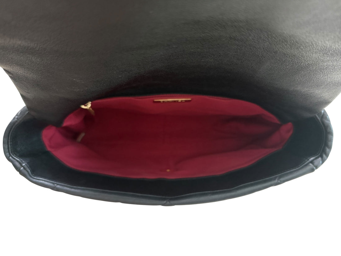 Chanel 19 aus schwarzem Lammleder Medium