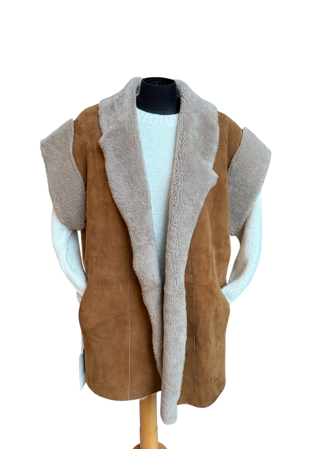 Echt Lammfellweste „Alter Ego“ in der Grösse Small aus der aktuellen Kollektion. Schaffell. Cognac Farben. Merino und Wildleder.