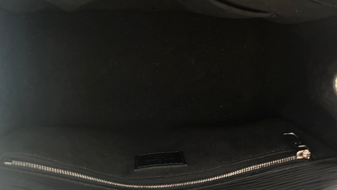 Louis Vuitton Marly aus schwarzem EPI Leder
