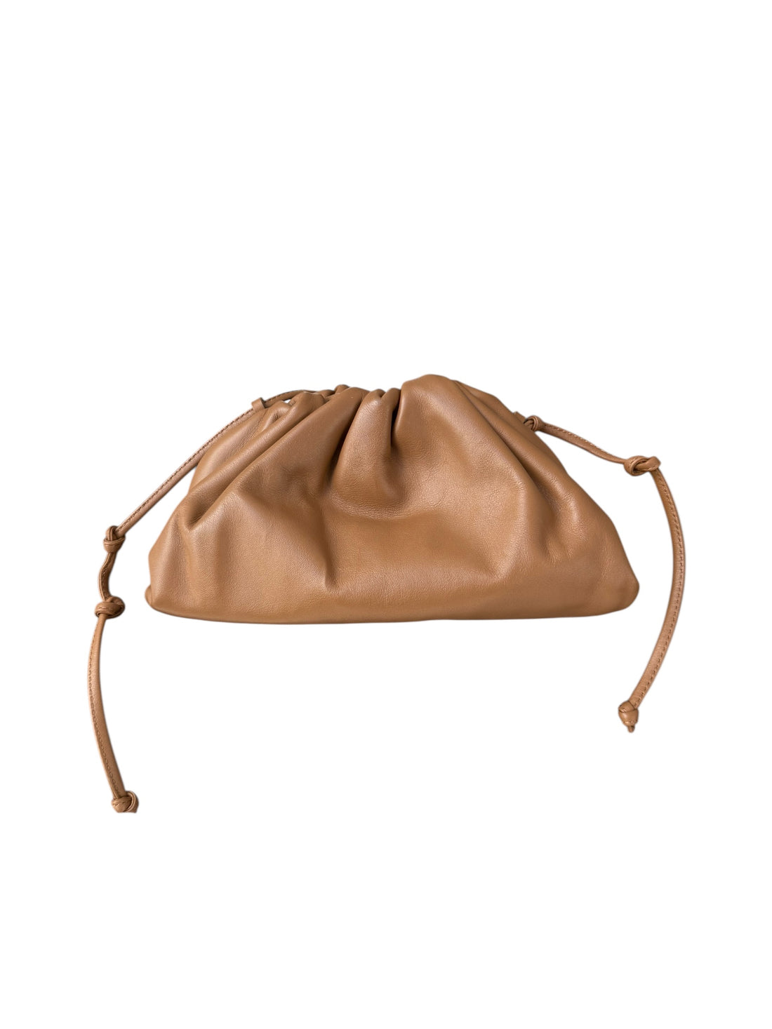 BOTTEGA VENETA - Mini Pouch Bag in Haselnussbraun. Weiches Lammleder und goldfarbene Hardware