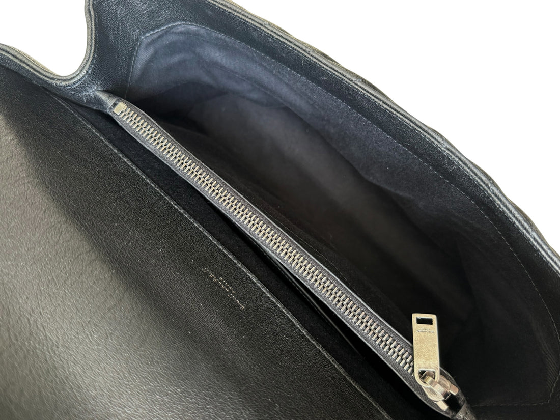 YSL Saint Laurent Collège Schultertasche Large aus gestepptem schwarzem genarbtem Leder mit silbernen Beschlägen