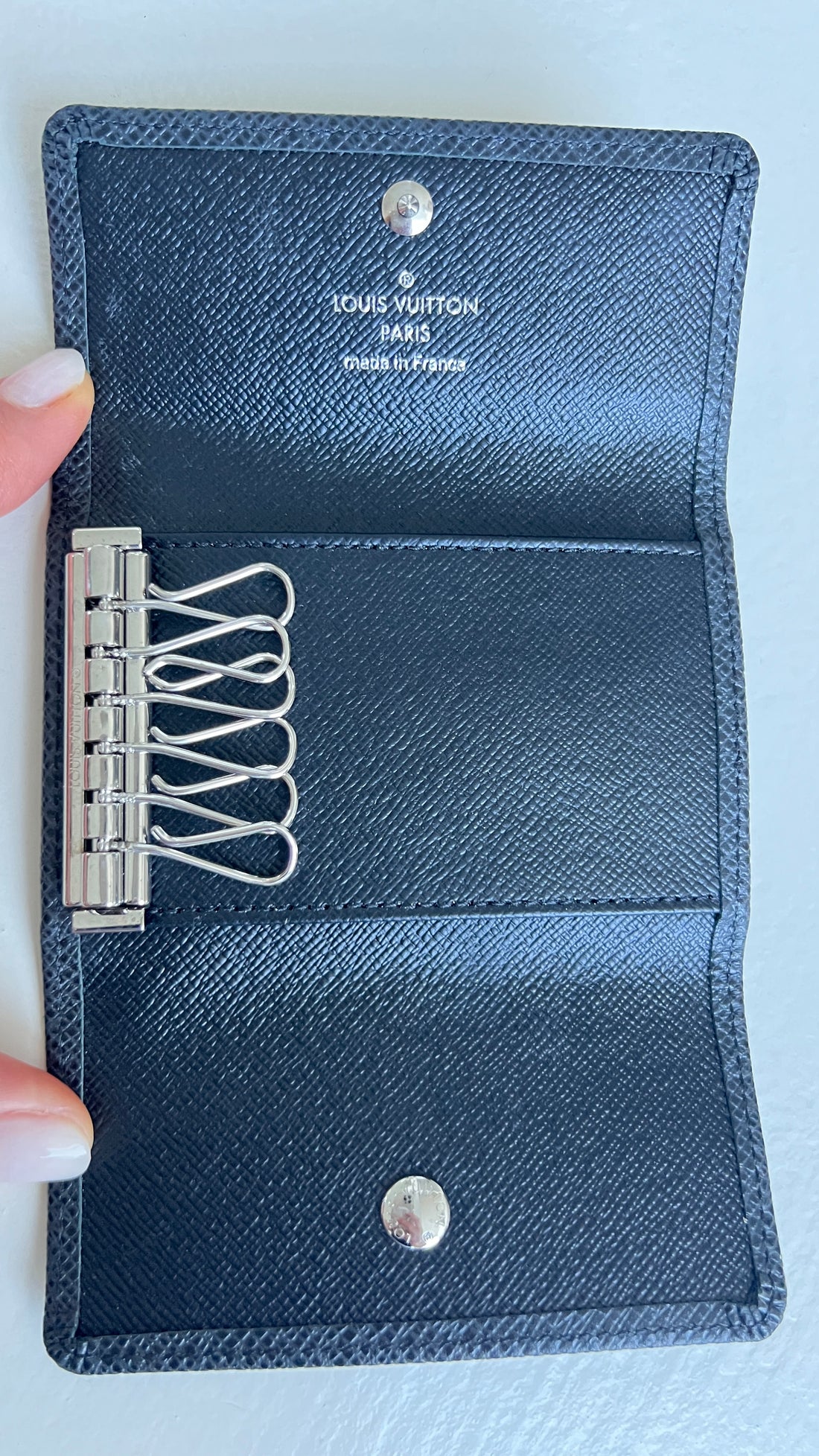 Louis Vuitton Schlüsseletui aus schwarzem genarbtem Leder