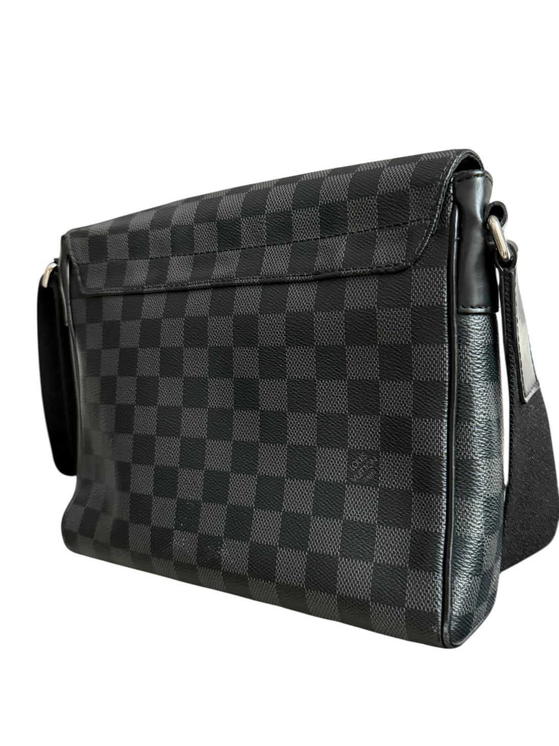 Louis Vuitton District in Damier Graphite mit verstellbarem Schulterriemen aus Jacquard.