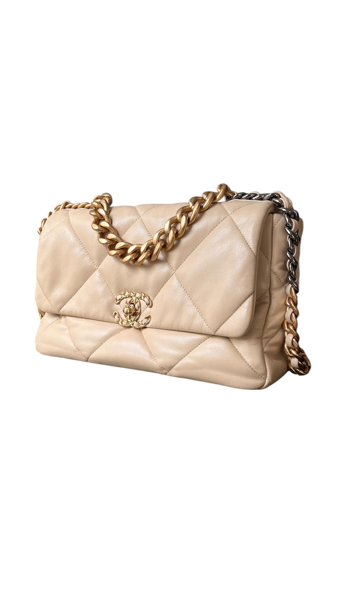 Chanel 19 aus weichem glänzendem Lammleder beige