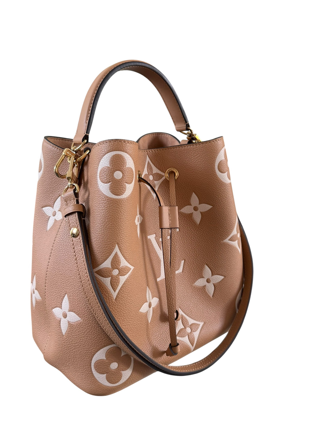 LOUIS VUITTON Empreinte Monogram Giant Neonoe MM in Arizona Beige mit abnehmbarer Pochette.