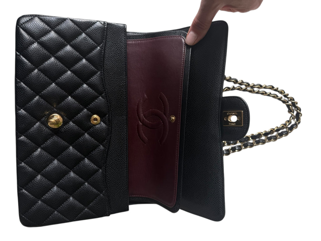 Chanel Classic Timeless Double Flap Bag Medium Caviarleder und goldfarbene Hardware