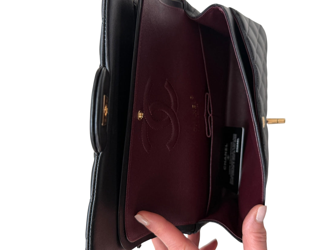 Chanel Classic Medium Timeless Double Flap Bag aus schwarzem Lammleder und goldfarbener Hardware