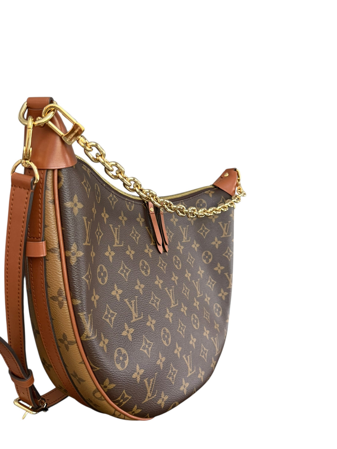 Louis Vuitton Loop Hobo Bag mit abnehmbarer Pochette aus beschichtetem Monogram Reverse Canvas.