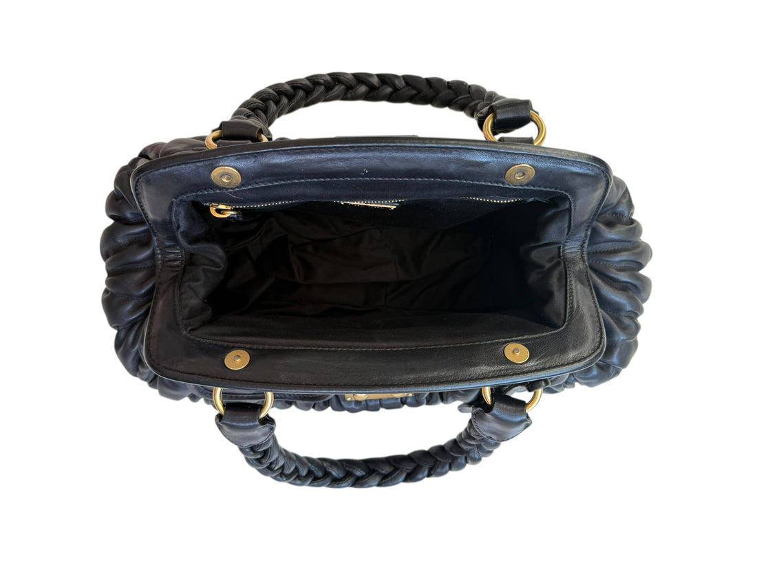 MIU MIU Schultertasche aus weichem schwarzem Matelassé Lammleder