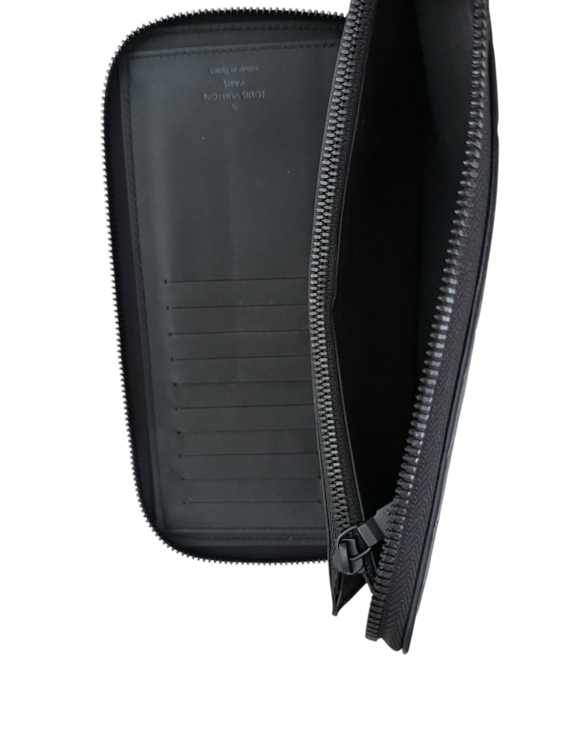 Louis Vuitton Zippy Geldbörse Horizontal aus schwarzem Shadow Monogram Leder.