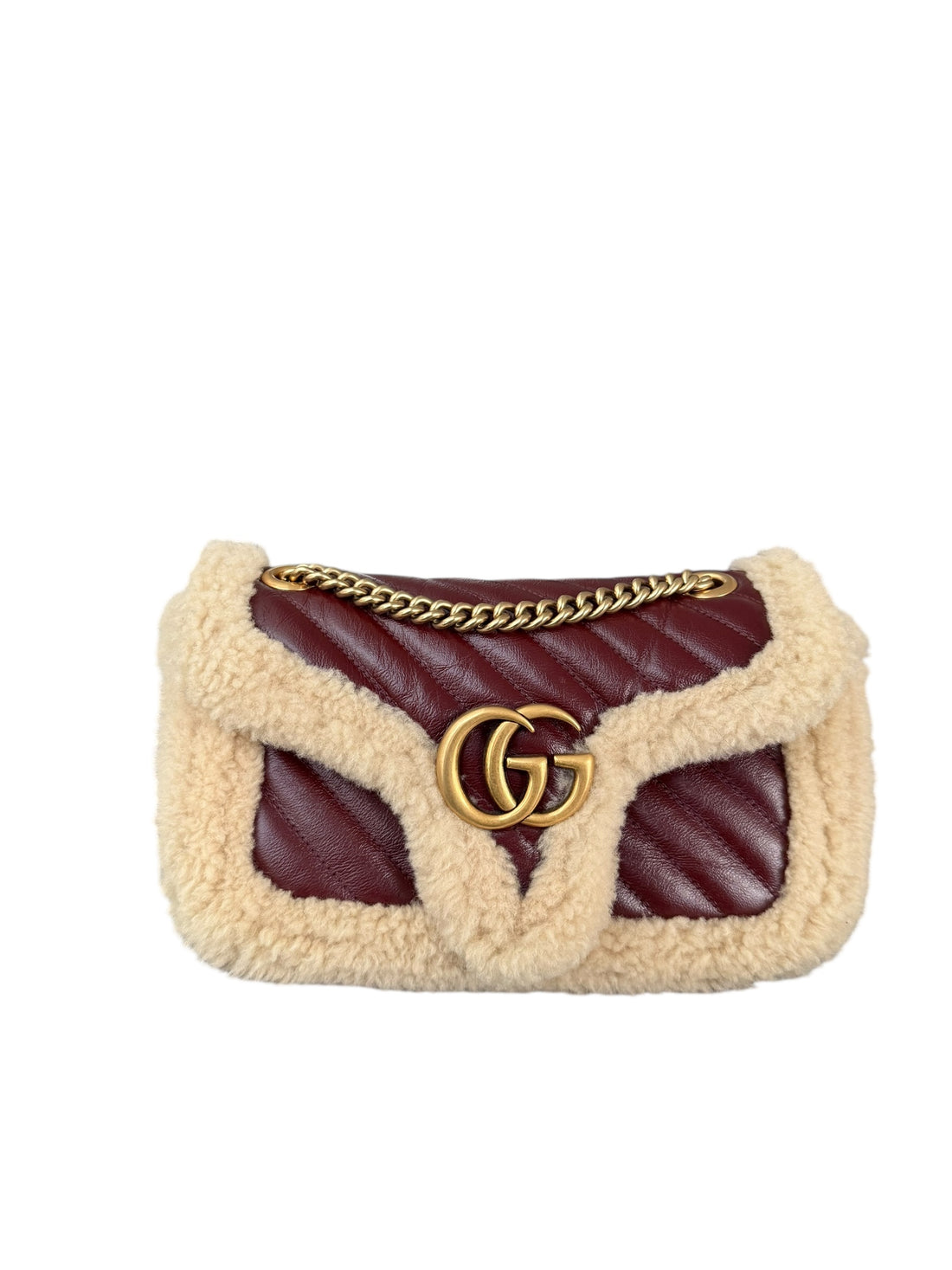 Gucci Marmont GG Schultertasche Shearling in bordeauxfarbenem Leder und Wollbesatz