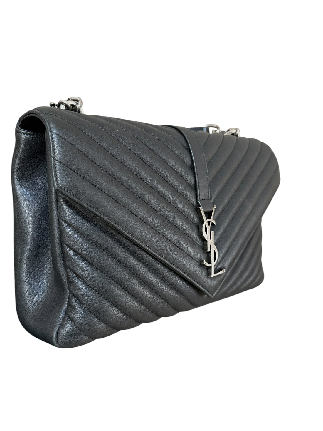 YSL Saint Laurent Collège Schultertasche Large aus gestepptem schwarzem genarbtem Leder mit silbernen Beschlägen