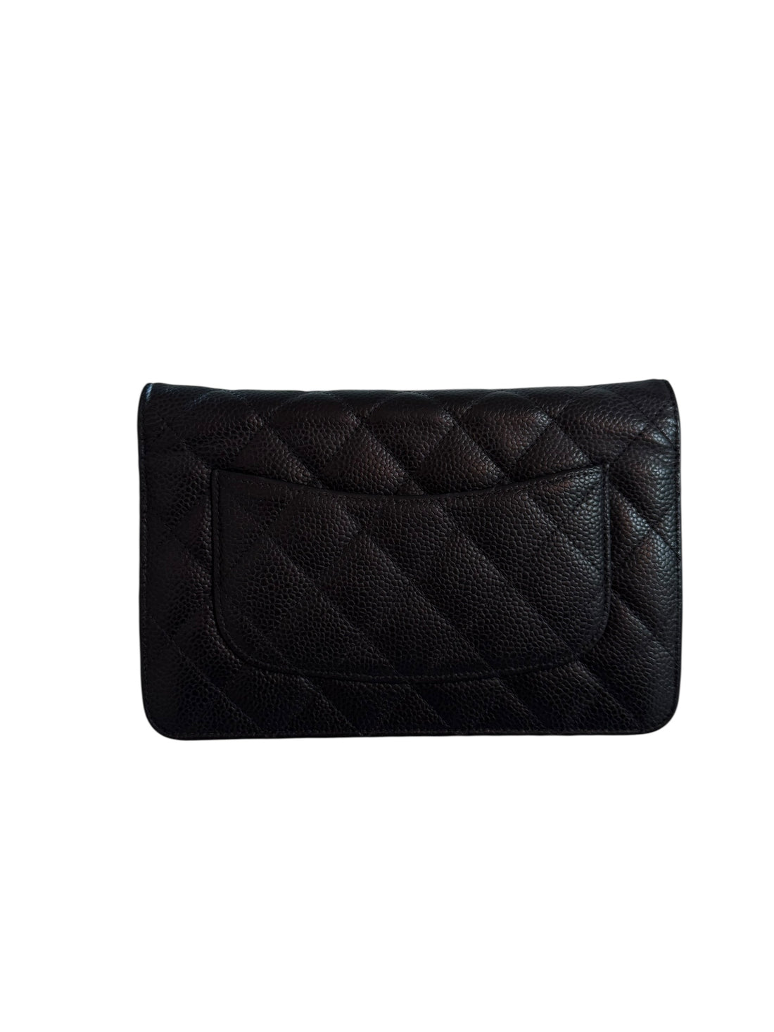 CHANEL WOC Wallet on Chain aus schwarzem Kaviarleder und goldfarbener Hardware.