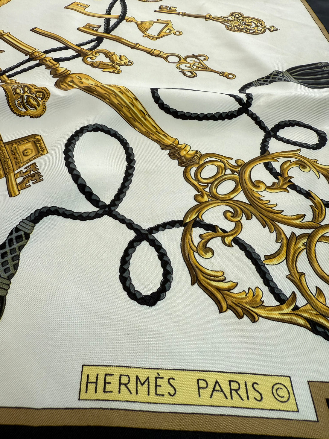 Hermès Carré Seidentuch les clefs in den Farben schwarz/weiss/gold
