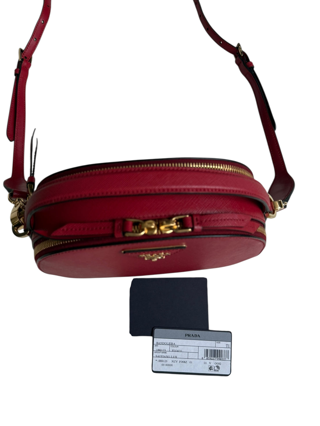 Prada Odette mit abnehmbarem und verstellbarem Schulterriemen in der Farbe rot Fuoco aus Saffiano Lux Leder