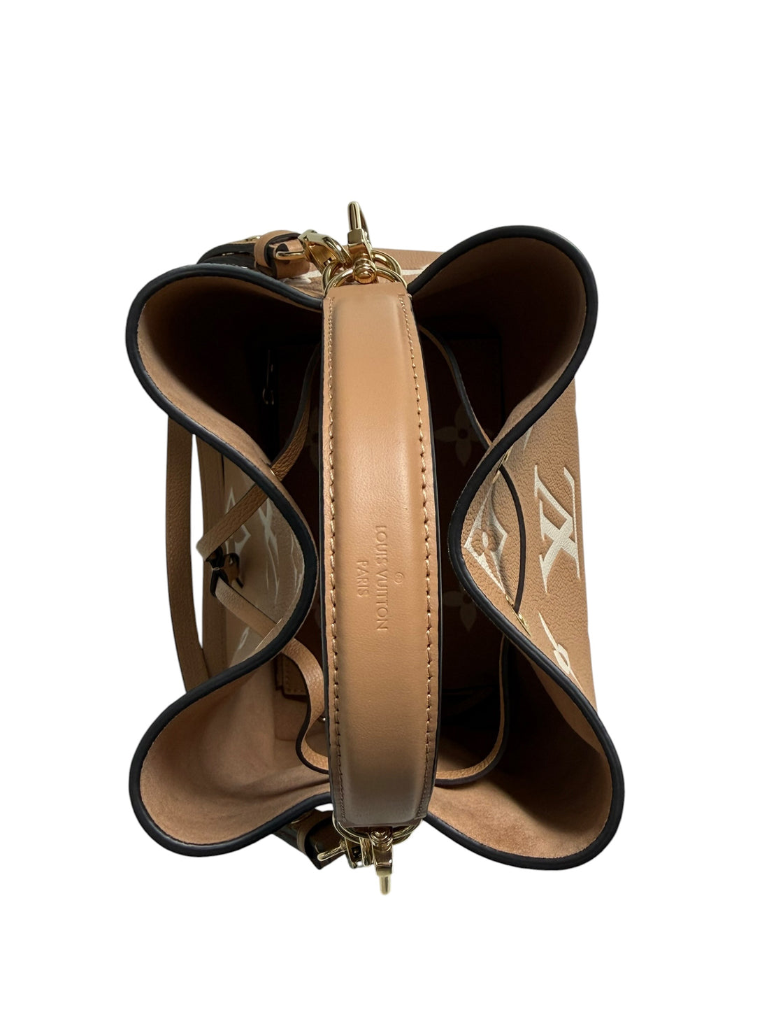 LOUIS VUITTON Empreinte Monogram Giant Neonoe MM in Arizona Beige mit abnehmbarer Pochette.