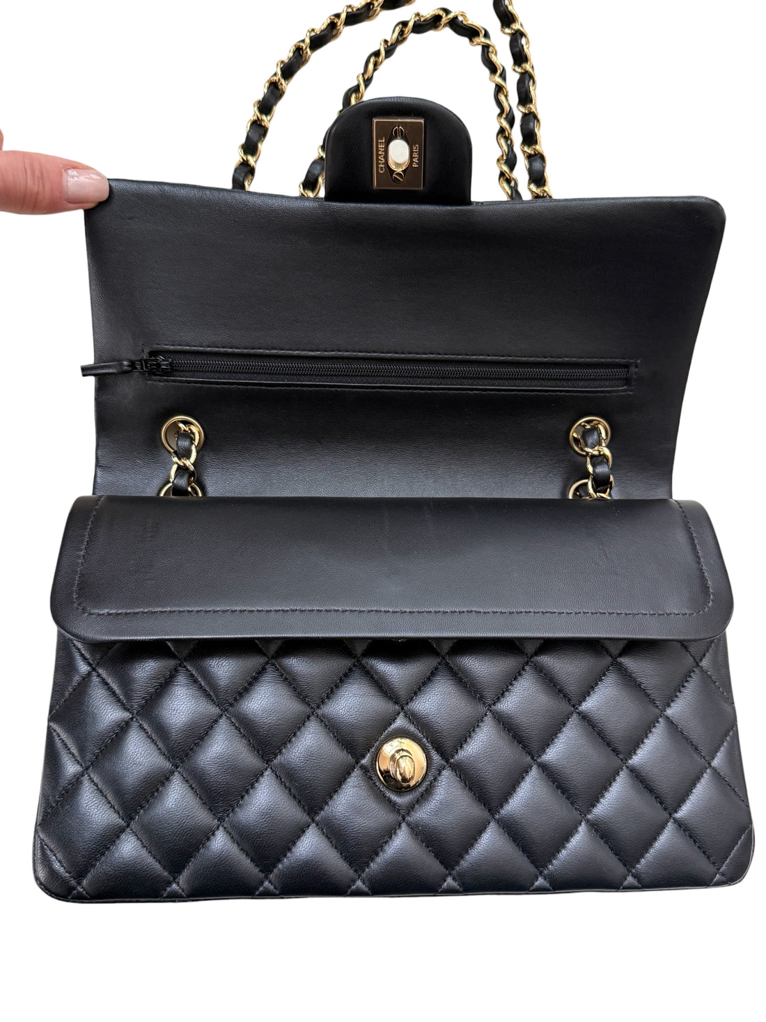 Chanel Classic Medium Timeless Double Flap Bag aus schwarzem Lammleder und goldfarbener Hardware