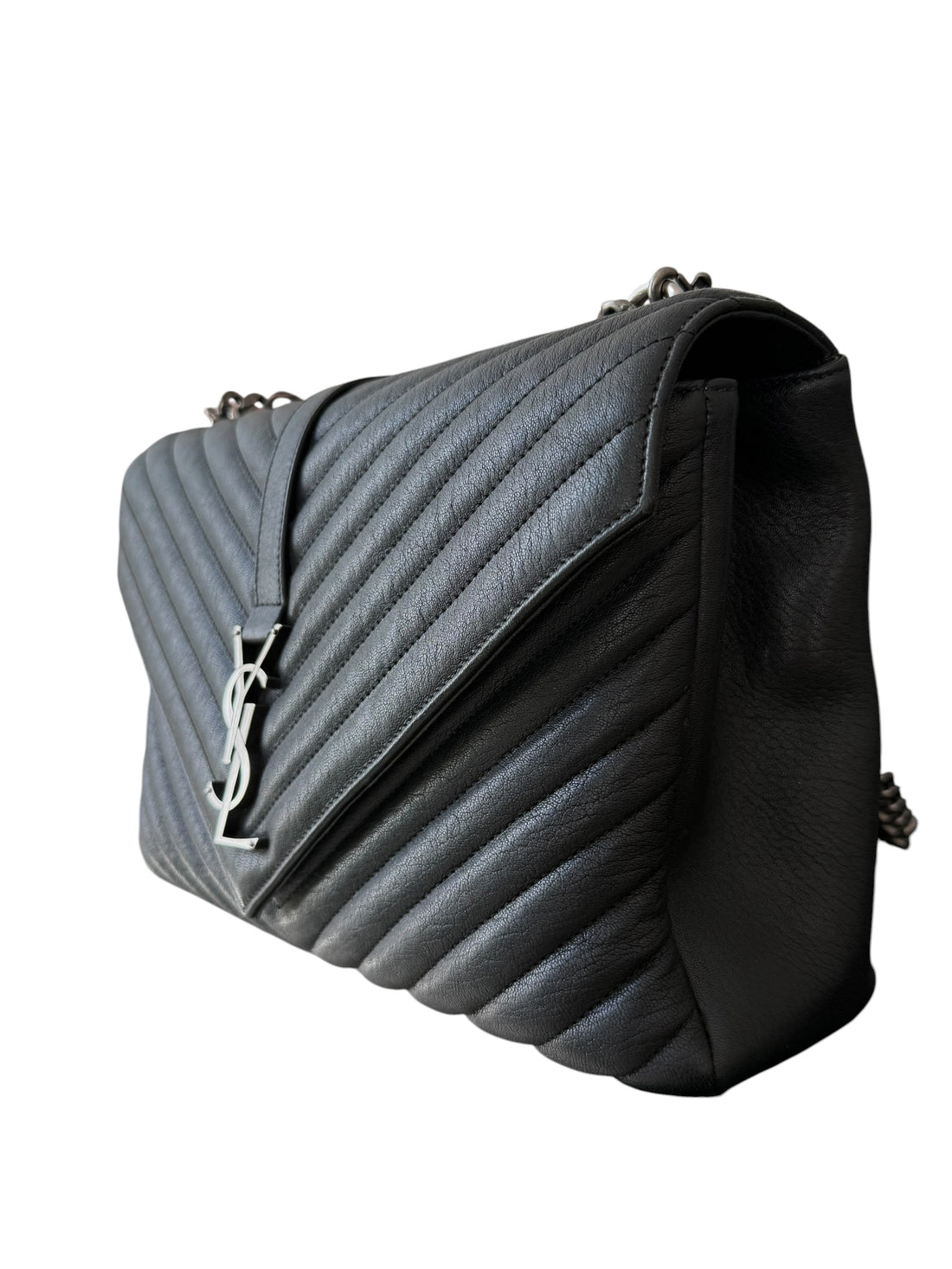 YSL Saint Laurent Collège Schultertasche Large aus gestepptem schwarzem genarbtem Leder mit silbernen Beschlägen