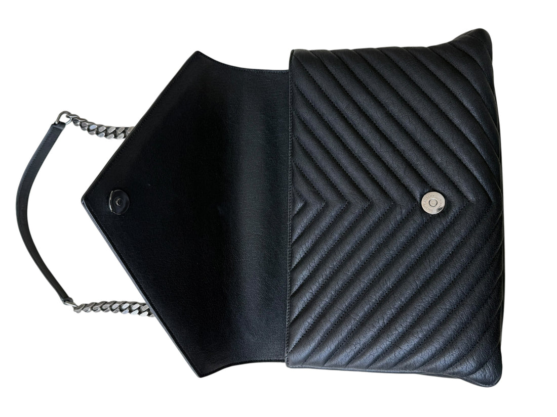 YSL Saint Laurent Collège Schultertasche Large aus gestepptem schwarzem genarbtem Leder mit silbernen Beschlägen