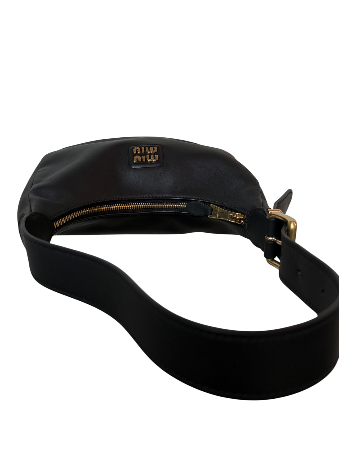 MIU MIU Hobo Bag Schultertasche mit verstellbaren Lederriemen.