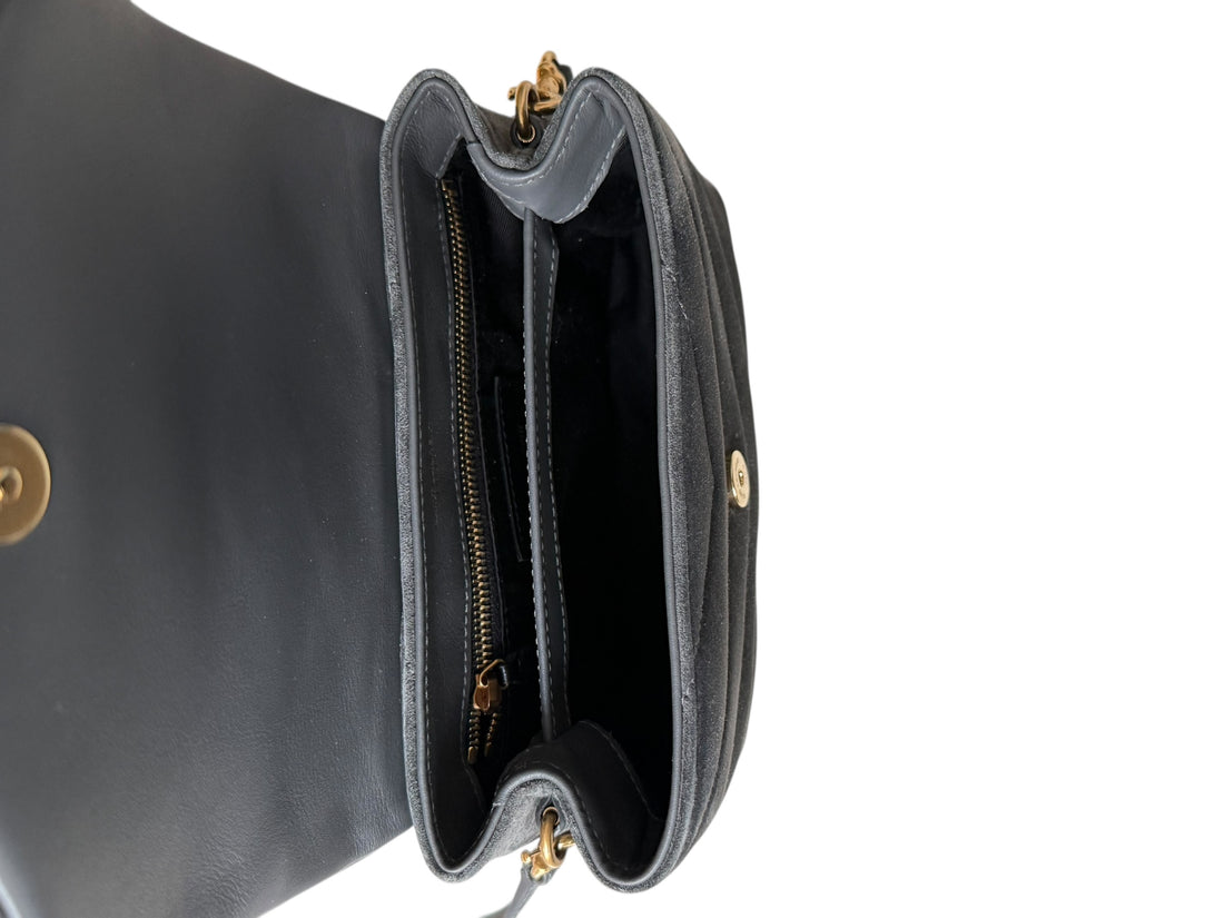 YSL Saint Laurent Loulou mit Chevron Steppmuster in grauem Wildleder und goldfarbener Hardware