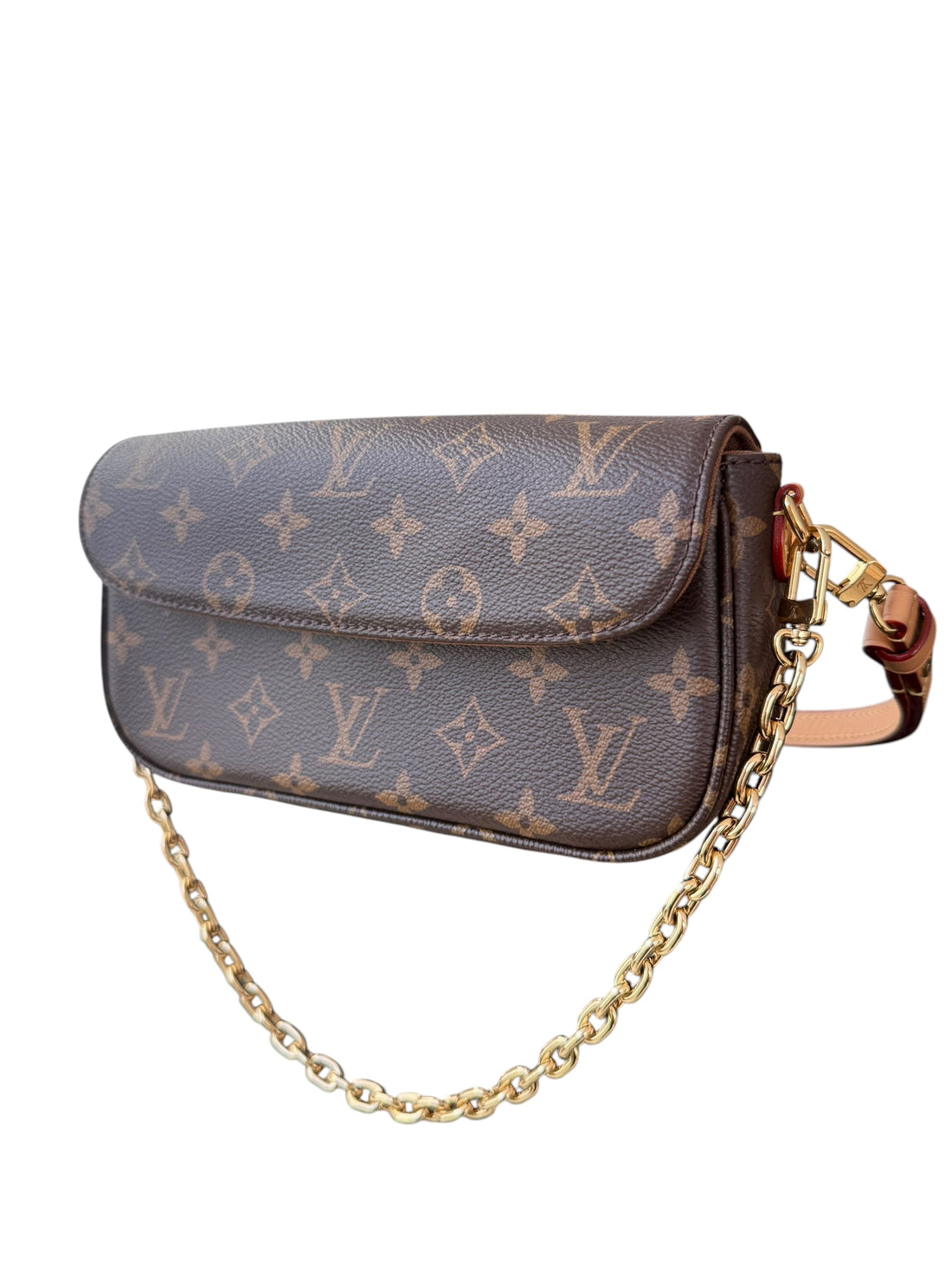 Louis Vuitton Wallet on Chain Ivy in Monogram Canvas.