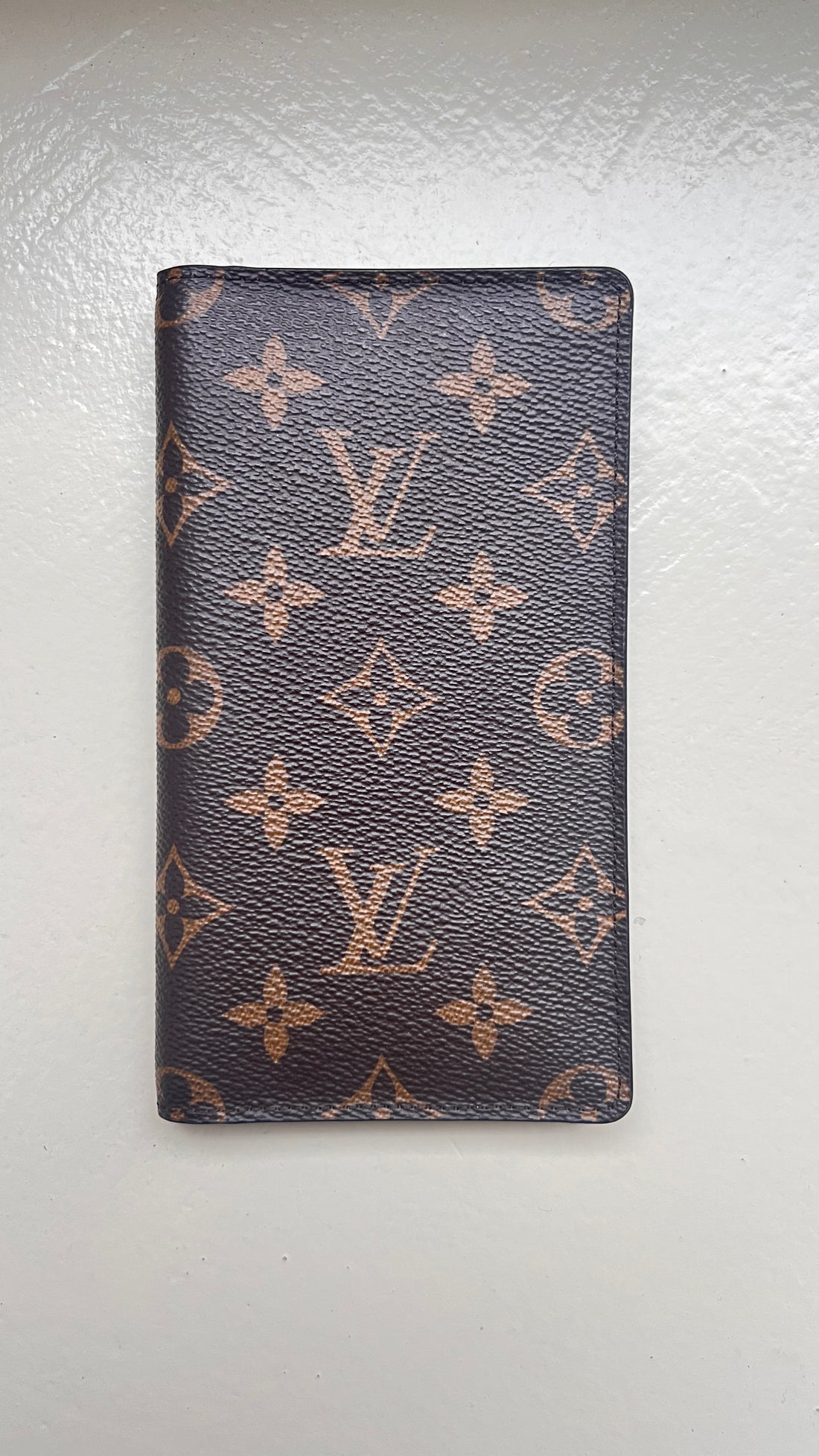 Louis Vuitton Reisepass Hülle in Monogram Canvas
