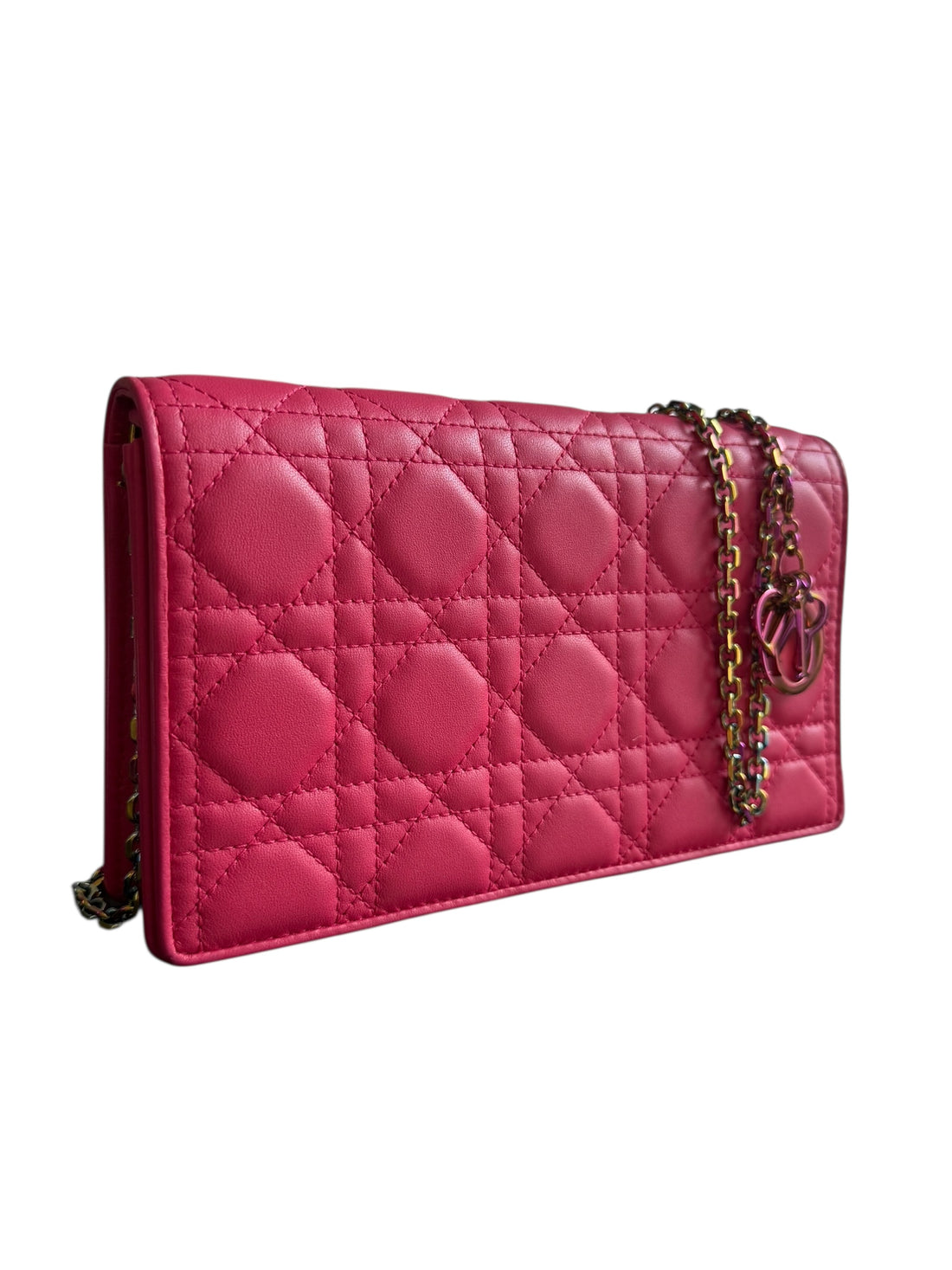 Dior Lady Pouch aus weichen Lammleder mit abnehmbarer Kette und Anhänger. Cannage Lammleder in der Farbe Pink.