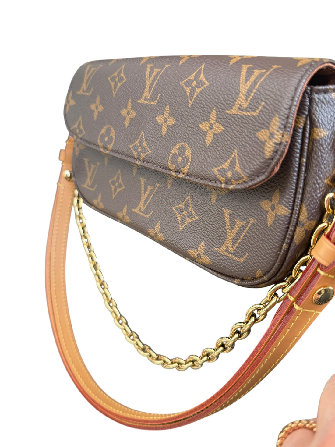Louis Vuitton Ivy Wallet on Chain aus Monogram Canvas mit abnehmbarer Kette