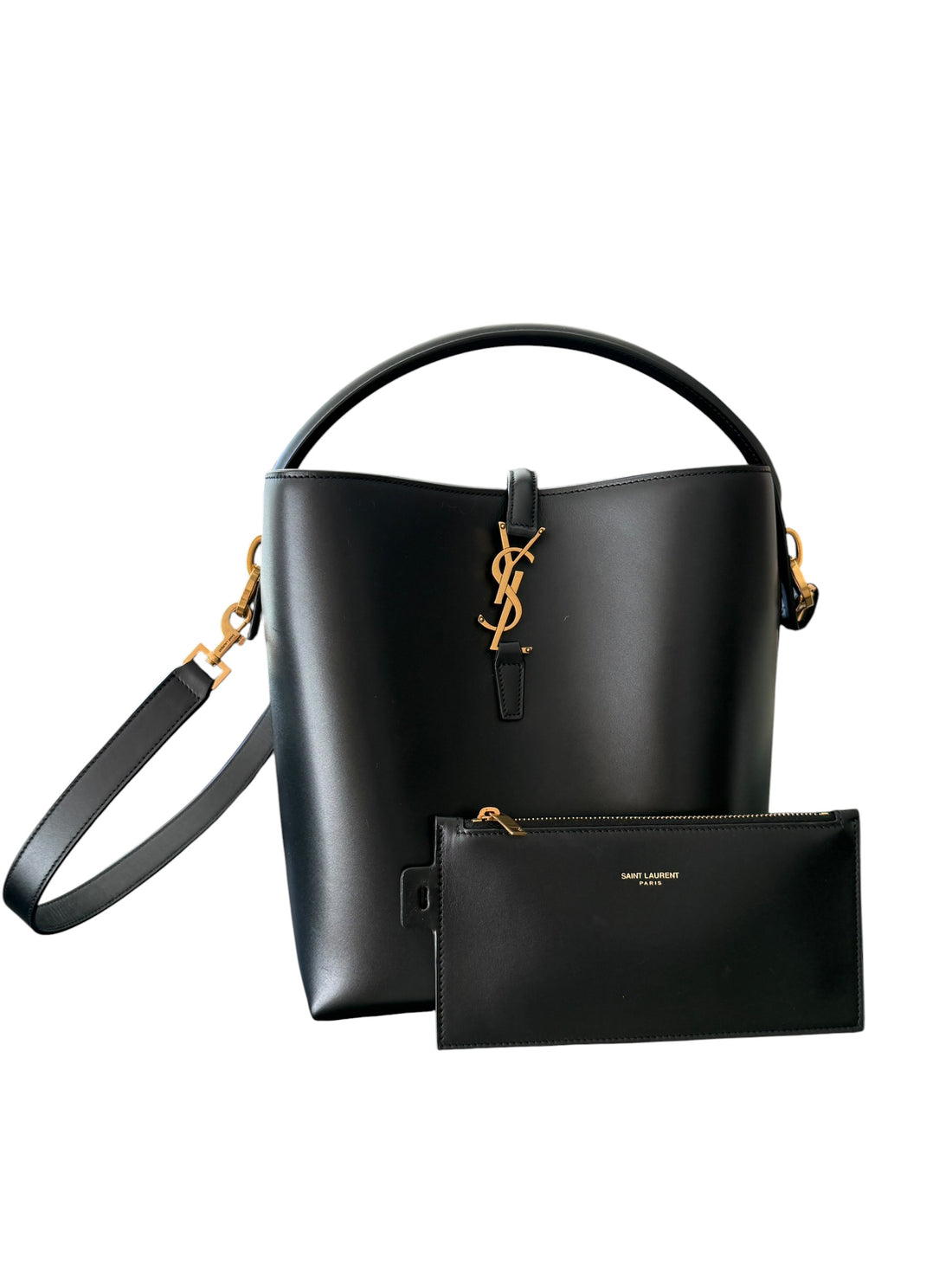 YSL LE 37 aus schwarzem, glänzenden Kalbsleder in der Farbe schwarz.