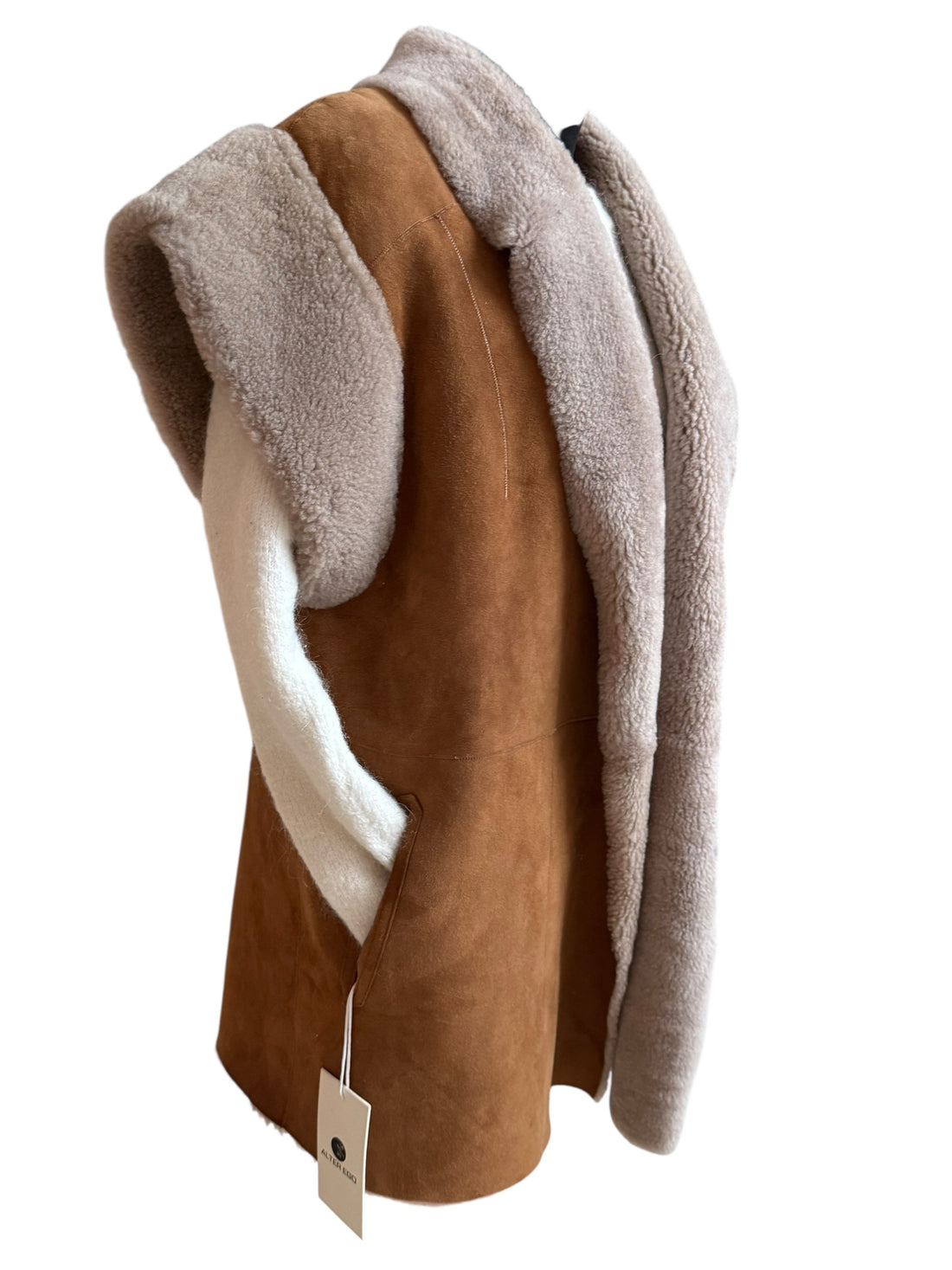 Echt Lammfellweste „Alter Ego“ in der Grösse Small aus der aktuellen Kollektion. Schaffell. Cognac Farben. Merino und Wildleder.