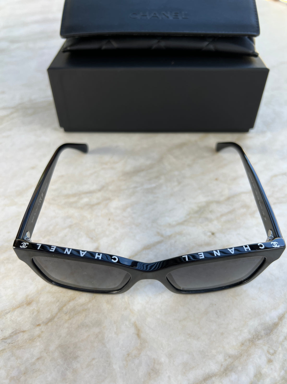 Chanel Sonnenbrille mit Chanel Schriftzug