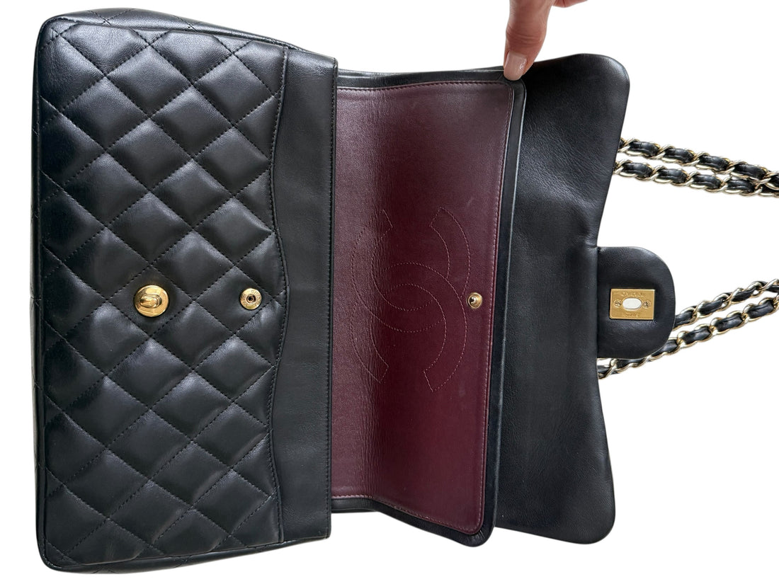 Chanel Classic Timeless Jumbo Double Flap Bag aus schwarzem Lammleder mit goldfarbener Hardware