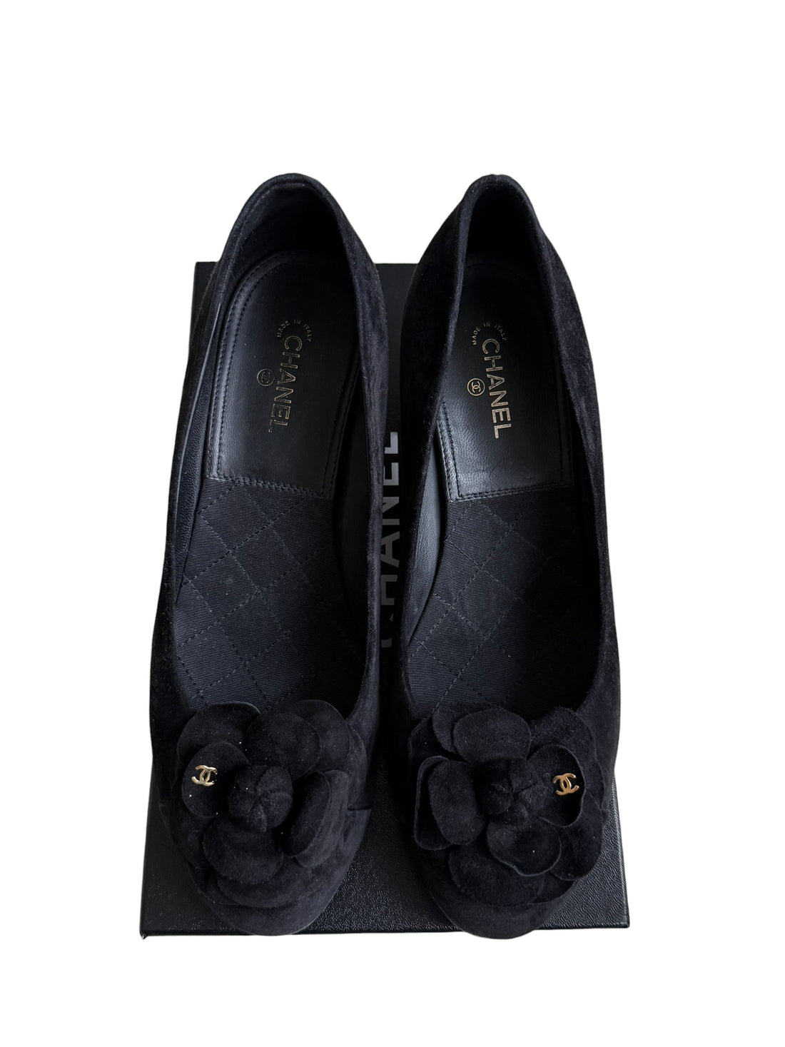 Chanel Pumps aus schwarzem weichem Wildleder / Samt in der Grösse 40 C