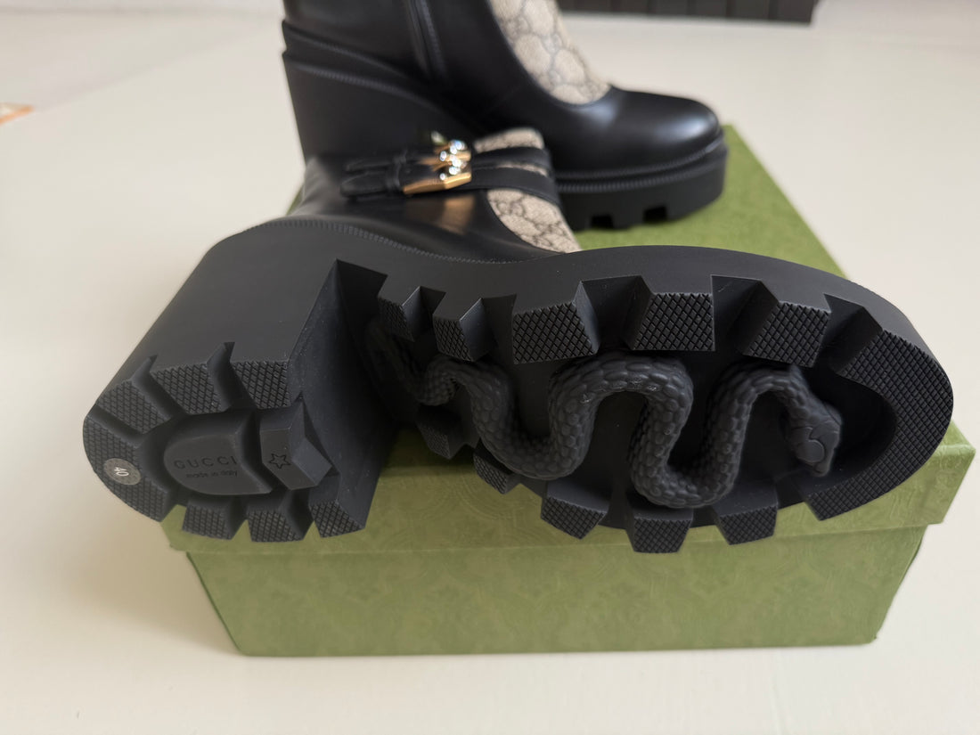 Gucci Stiefeletten aus schwarzem Leder und beigefarbenem Canvas in der Grösse 40.