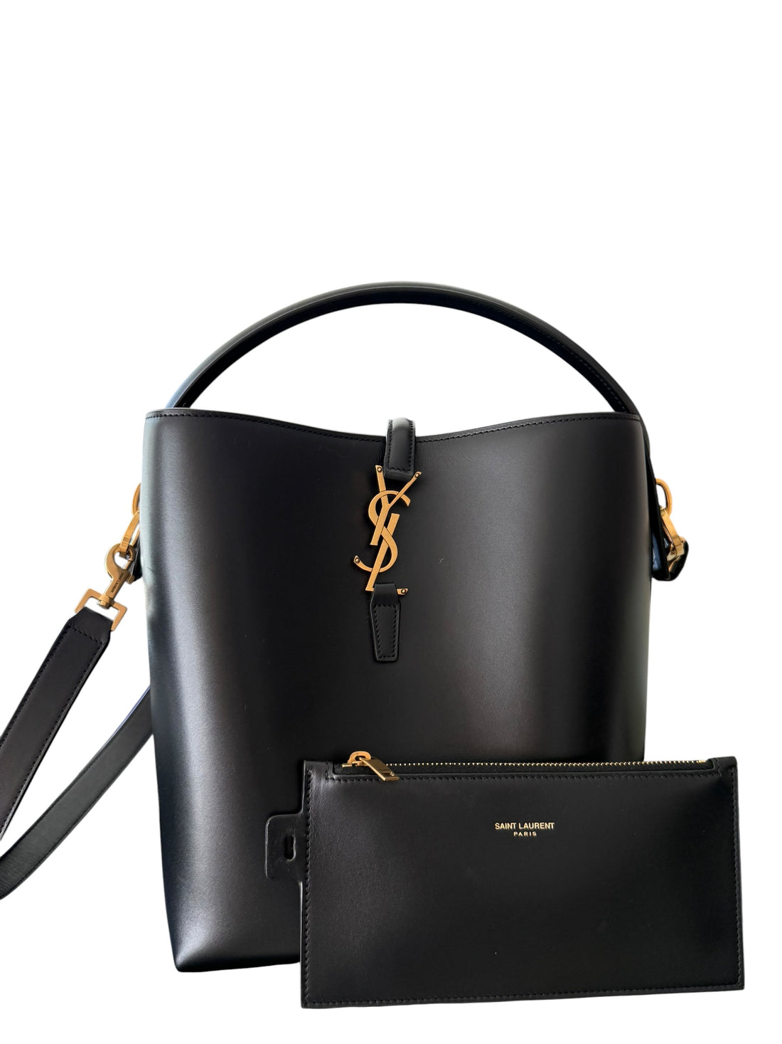 YSL LE 37 aus schwarzem, glänzenden Kalbsleder in der Farbe schwarz.