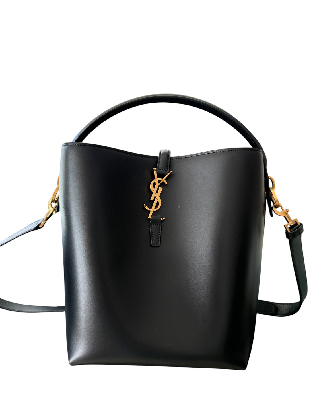 YSL LE 37 aus schwarzem, glänzenden Kalbsleder in der Farbe schwarz.