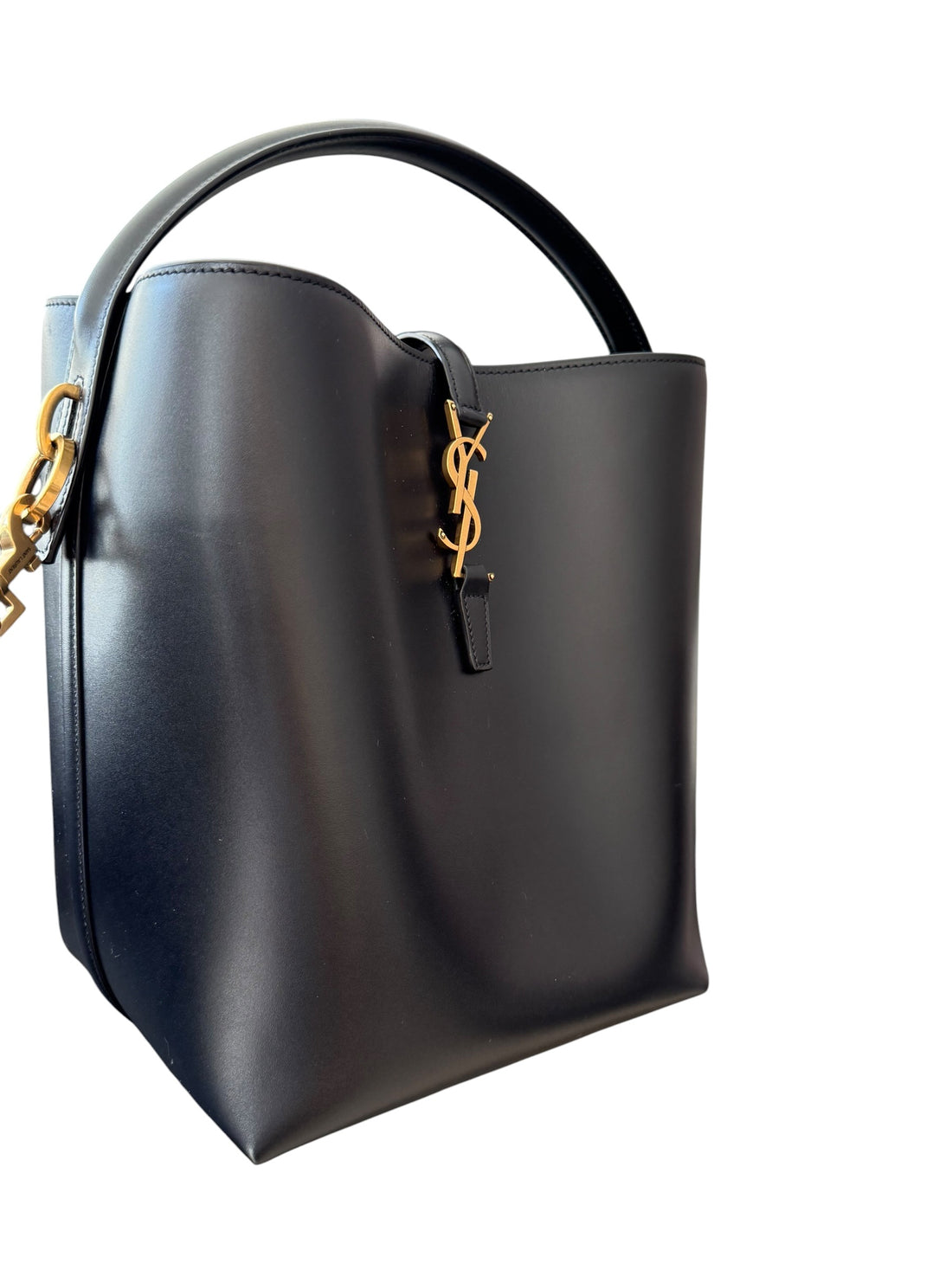 YSL LE 37 aus schwarzem, glänzenden Kalbsleder in der Farbe schwarz.
