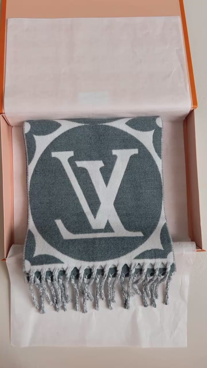 Louis Vuitton Medallion Schal in Gris Clair